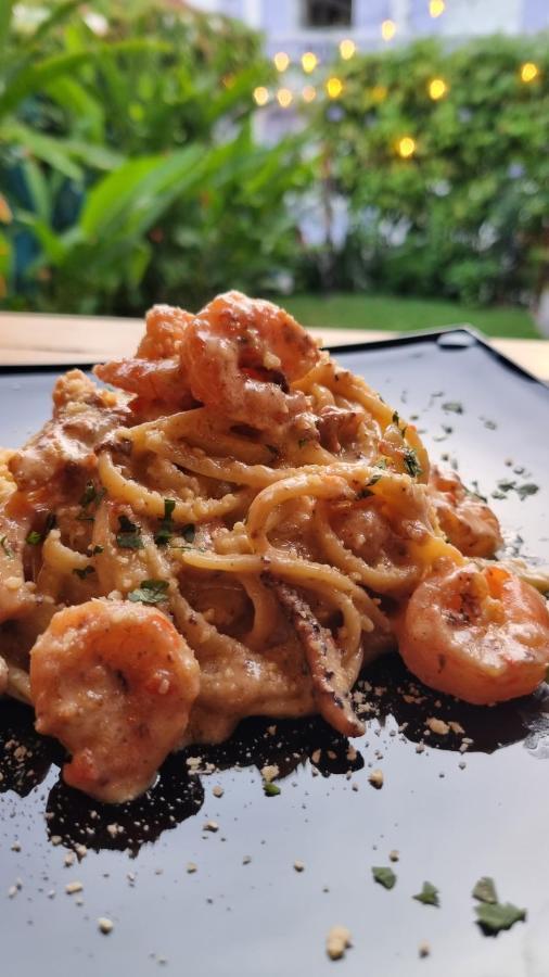 Amina Inn فلوريس المظهر الخارجي الصورة